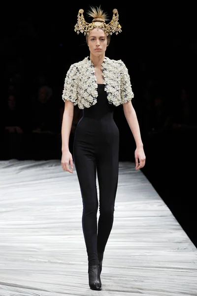 Look 28
